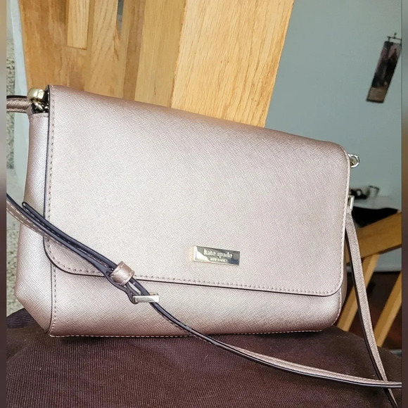 Kate Spade, small purse, Gold. - Picture 6 of 8